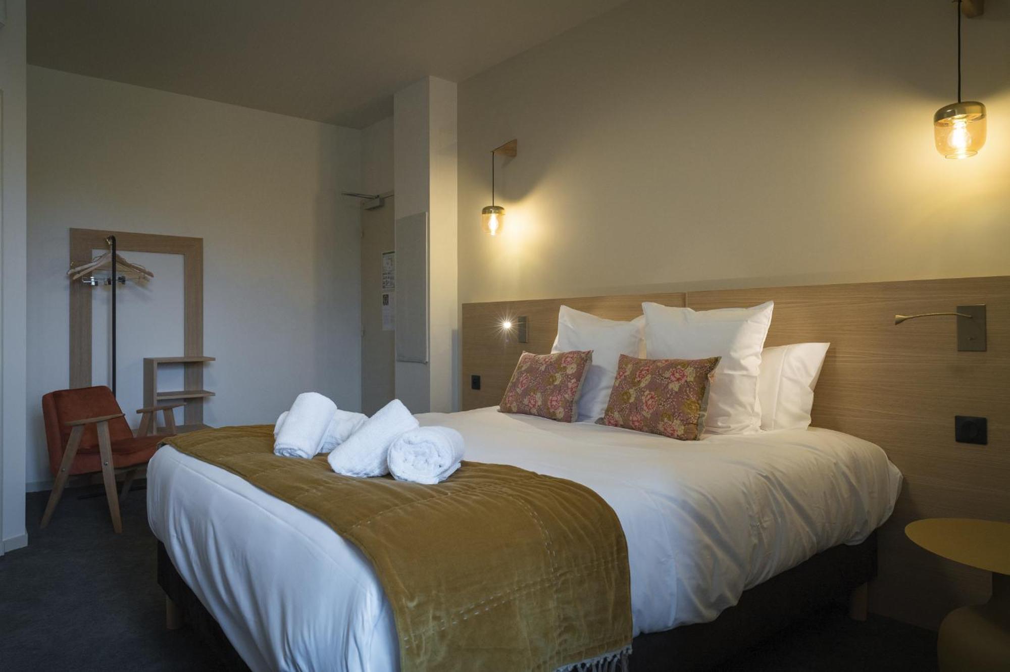 Domaine De L'ecorcerie Hotel *