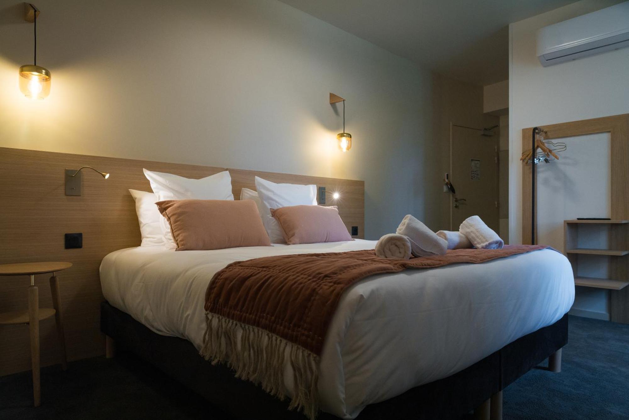 Domaine De L'ecorcerie Hotel *